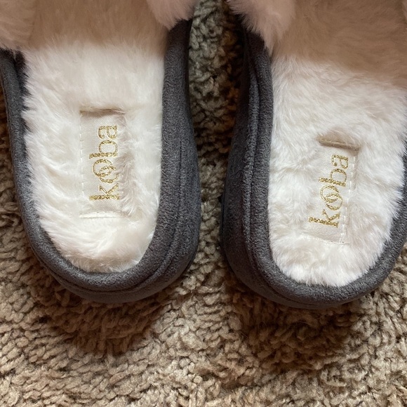 kooba | Memory Foam Fuzzy Slip On Slippers Size Large 8-9 NWT - Picture 3 of 6